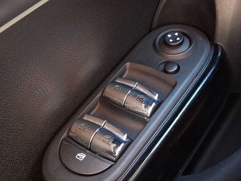 Used 2022 MINI Cooper 4-Door Hardtop FWD image 25