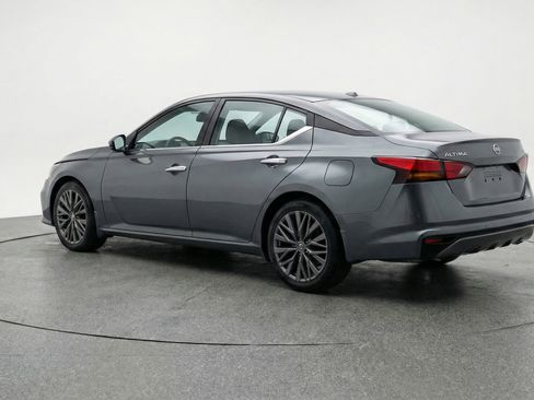 Used 2025 Nissan Altima 2.5 SV FWD image 6