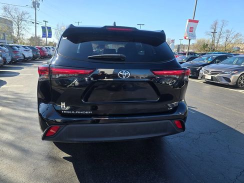 Used 2023 Toyota Highlander LE FWD image 7