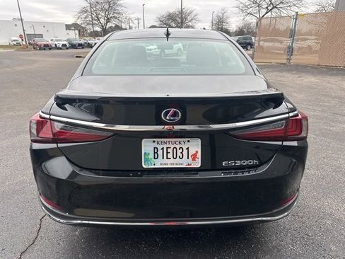 Certified 2022 Lexus ES 300h w/ Premium Package image 4