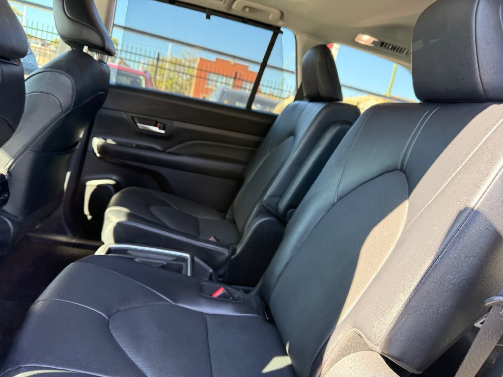 Used 2025 Toyota Grand Highlander AWD image 28