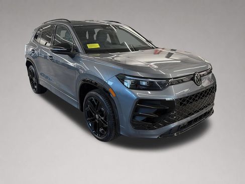 Certified 2025 Volkswagen Tiguan SE R-Line AWD/4WD image 1