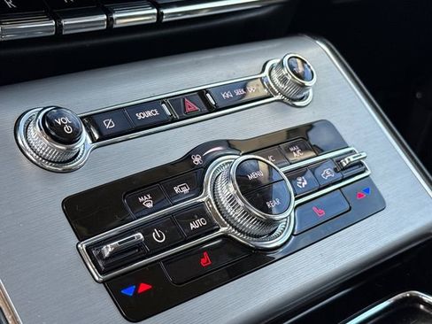 Used 2023 Lincoln Aviator AWD w/ Premium Package image 27
