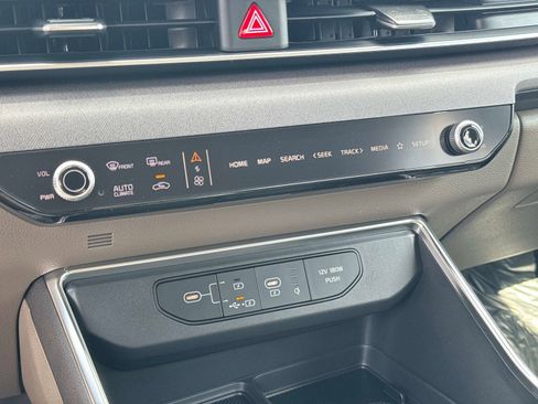 New 2026 Kia Carnival EX image 22