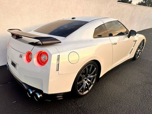 Used 2015 Nissan GT-R Premium AWD/4WD image 6