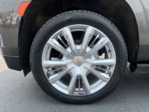 Used 2021 Chevrolet Suburban High Country w/ Premium Package AWD/4WD image 10