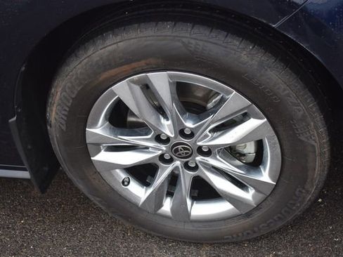 Used 2023 Toyota Sienna Limited image 11