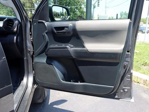Used 2019 Toyota Tacoma SR w/ SX Package AWD/4WD image 31