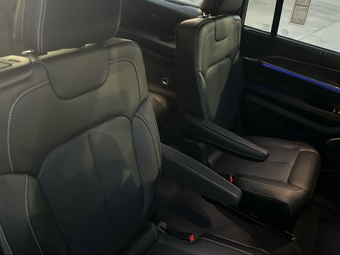 New 2025 Jeep Grand Cherokee L Overland w/ Luxury Tech Group IV image 22