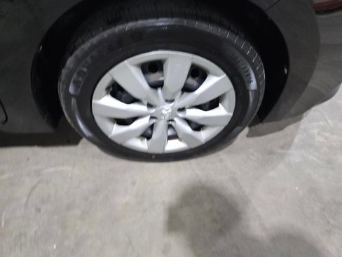 Used 2016 Toyota Corolla LE FWD image 21