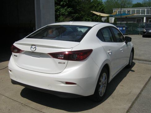 Used 2016 MAZDA MAZDA3 i Touring w/ Popular Equipment Package FWD image 5