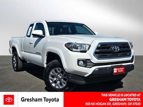 Used 2017 Toyota Tacoma SR5 RWD image 1