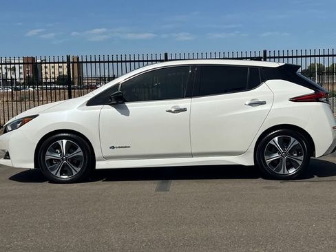 Used 2019 Nissan Leaf SL w/ SL Technology Package FWD image 9