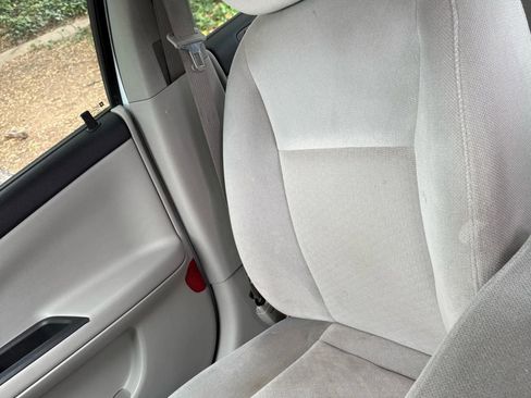 Used 2011 Chevrolet Impala LT FWD image 17
