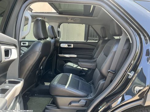 Used 2023 Ford Explorer Limited w/ Limited Technology Package RWD image 8
