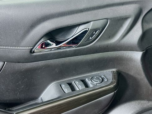 Used 2023 GMC Acadia SLT image 15