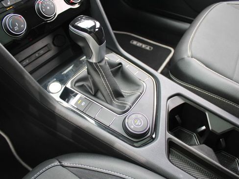 Certified 2023 Volkswagen Taos SE w/ Panoramic Sunroof Package image 18