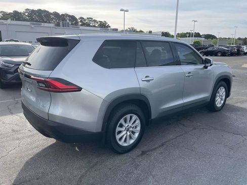 Used 2024 Toyota Grand Highlander XLE FWD image 9
