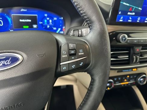 Used 2020 Ford Escape Titanium image 16