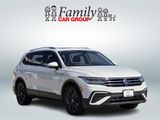 Used 2022 Volkswagen Tiguan SE w/ Panoramic Sunroof Package image 2