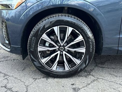 Used 2024 Volvo XC60 B5 Core w/ Protection Package Premier AWD/4WD image 10