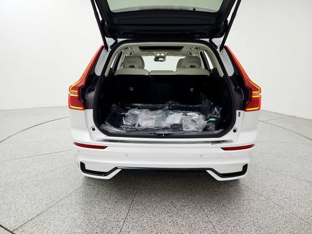 New 2026 Volvo XC60 T8 Ultra w/ Protection Package Premier AWD/4WD image 19