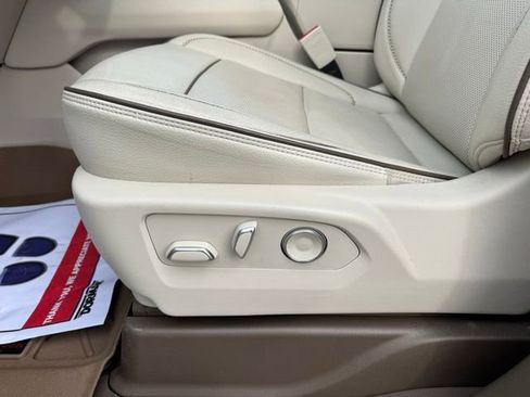 Used 2024 GMC Yukon XL Denali image 9