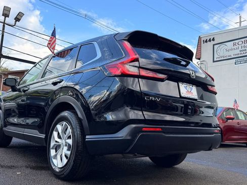 Used 2025 Honda CR-V LX image 8