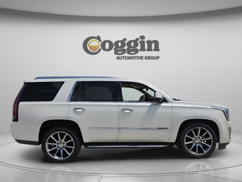 Used 2015 Cadillac Escalade Luxury AWD/4WD image 6