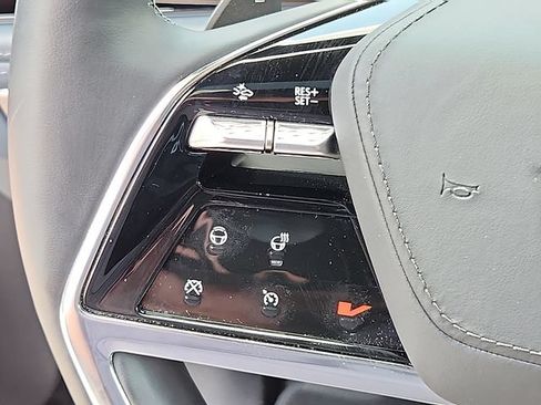 Certified 2025 Cadillac Escalade IQ Luxury 2 w/ LPO, Premium Carpet Package AWD/4WD image 21