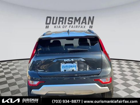 Used 2023 Kia Niro EX image 4