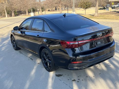 Certified 2025 Volkswagen Jetta SE image 6