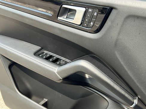 Certified 2023 Porsche Cayenne AWD/4WD image 35