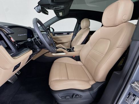 Certified 2025 Porsche Cayenne GTS AWD/4WD image 5