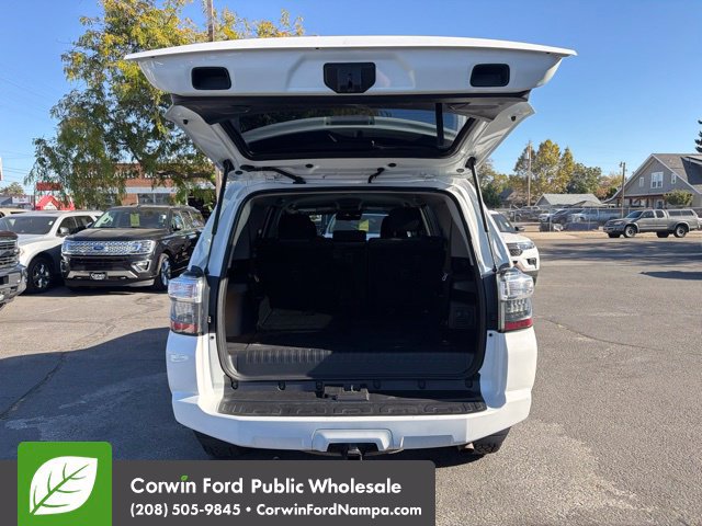 Used 2021 Toyota 4Runner SR5 AWD/4WD image 30