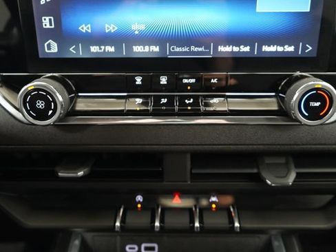 Used 2025 Chevrolet Colorado W/T AWD/4WD image 42