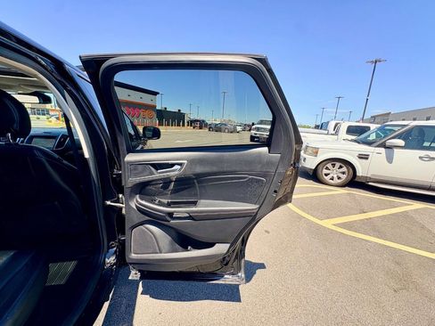 Used 2019 Ford Edge Titanium w/ Equipment Group 301A AWD/4WD image 31