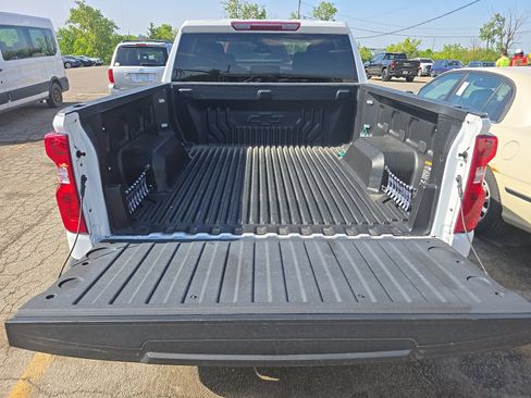 Used 2023 Chevrolet Silverado 1500 LT AWD/4WD image 15