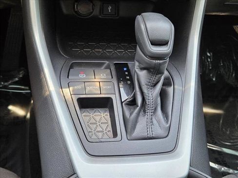 Certified 2022 Toyota RAV4 XLE w/ Carpet Mat Package (TMS) FWD image 13