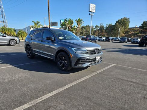 Certified 2023 Volkswagen Tiguan SE R-Line image 3