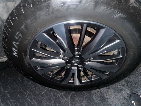 Used 2018 Nissan Pathfinder SV AWD/4WD image 12