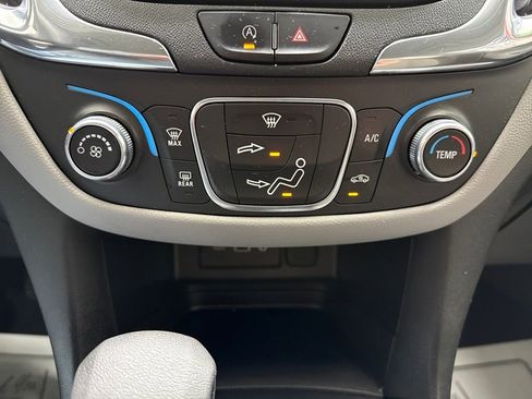 Used 2022 Chevrolet Equinox LS image 23