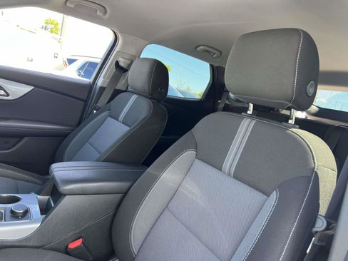 Certified 2025 Chevrolet Blazer LT w/ Convenience Package image 11