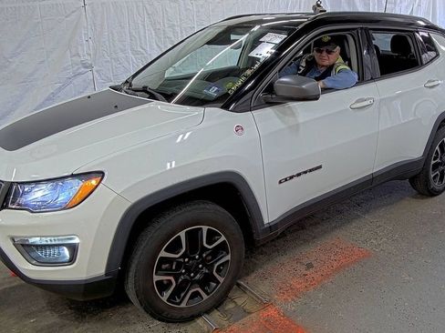 Used 2019 Jeep Compass Trailhawk AWD/4WD image 2