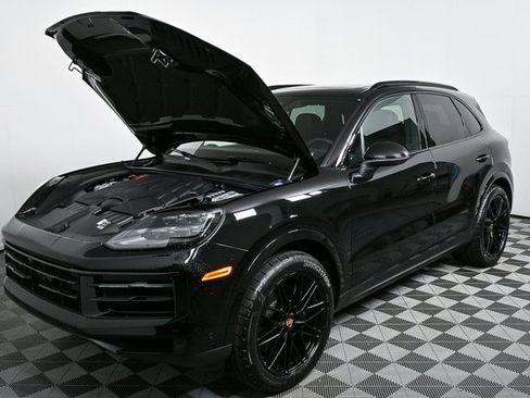 New 2025 Porsche Cayenne image 32