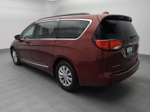 Used 2017 Chrysler Pacifica Touring-L FWD image 3