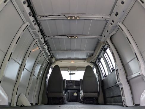 New 2026 GMC Savana 3500 Extended RWD image 30