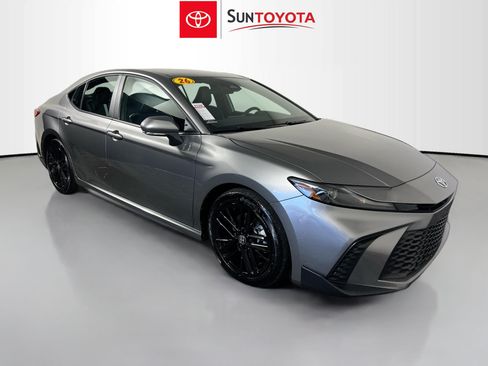 Used 2026 Toyota Camry SE FWD image 1