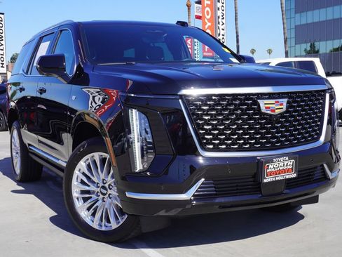 Used 2026 Cadillac Escalade Luxury RWD image 2