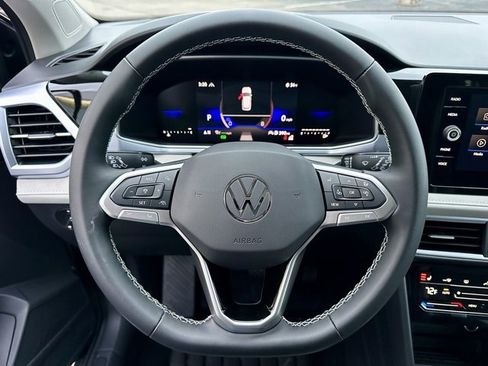 New 2026 Volkswagen Taos SE image 30
